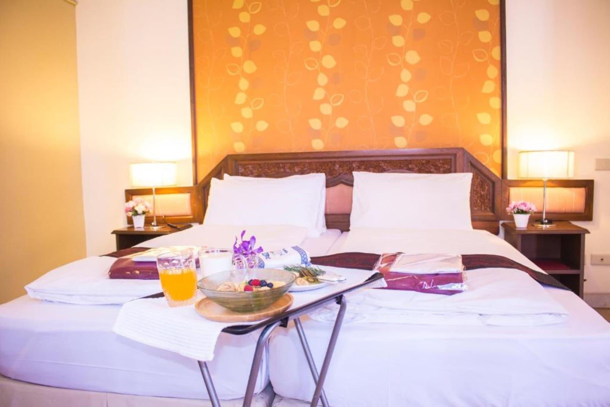 People Place Boutique In Town Hotel - Sha Extra Plus Чиангмай Экстерьер фото