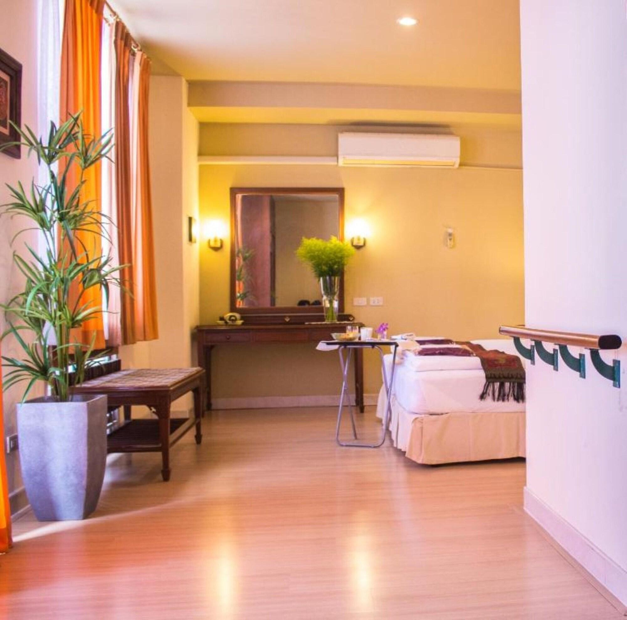 People Place Boutique In Town Hotel - Sha Extra Plus Чиангмай Экстерьер фото