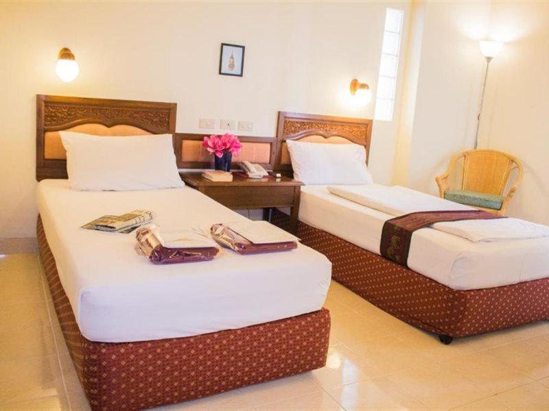 People Place Boutique In Town Hotel - Sha Extra Plus Чиангмай Экстерьер фото