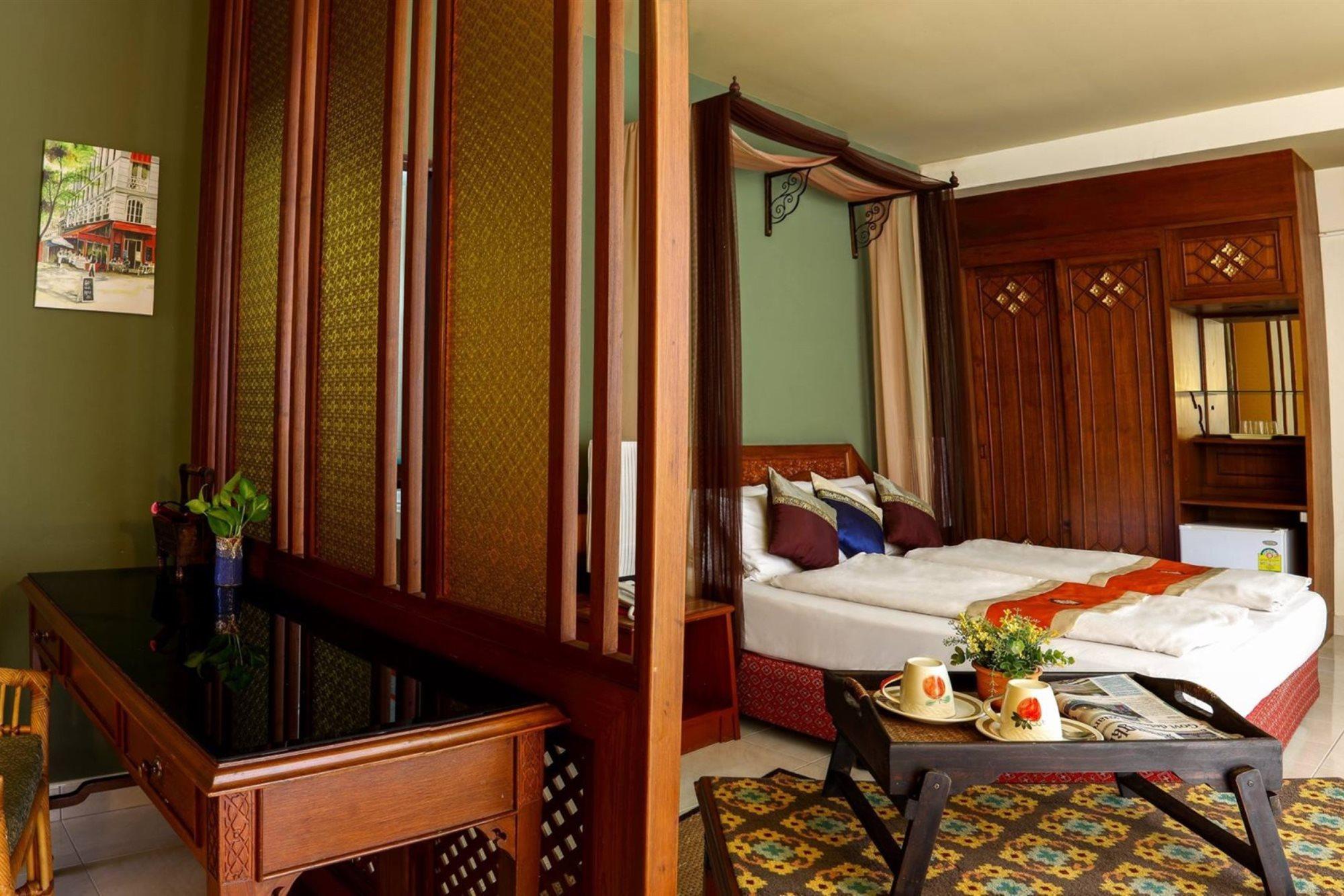 People Place Boutique In Town Hotel - Sha Extra Plus Чиангмай Экстерьер фото